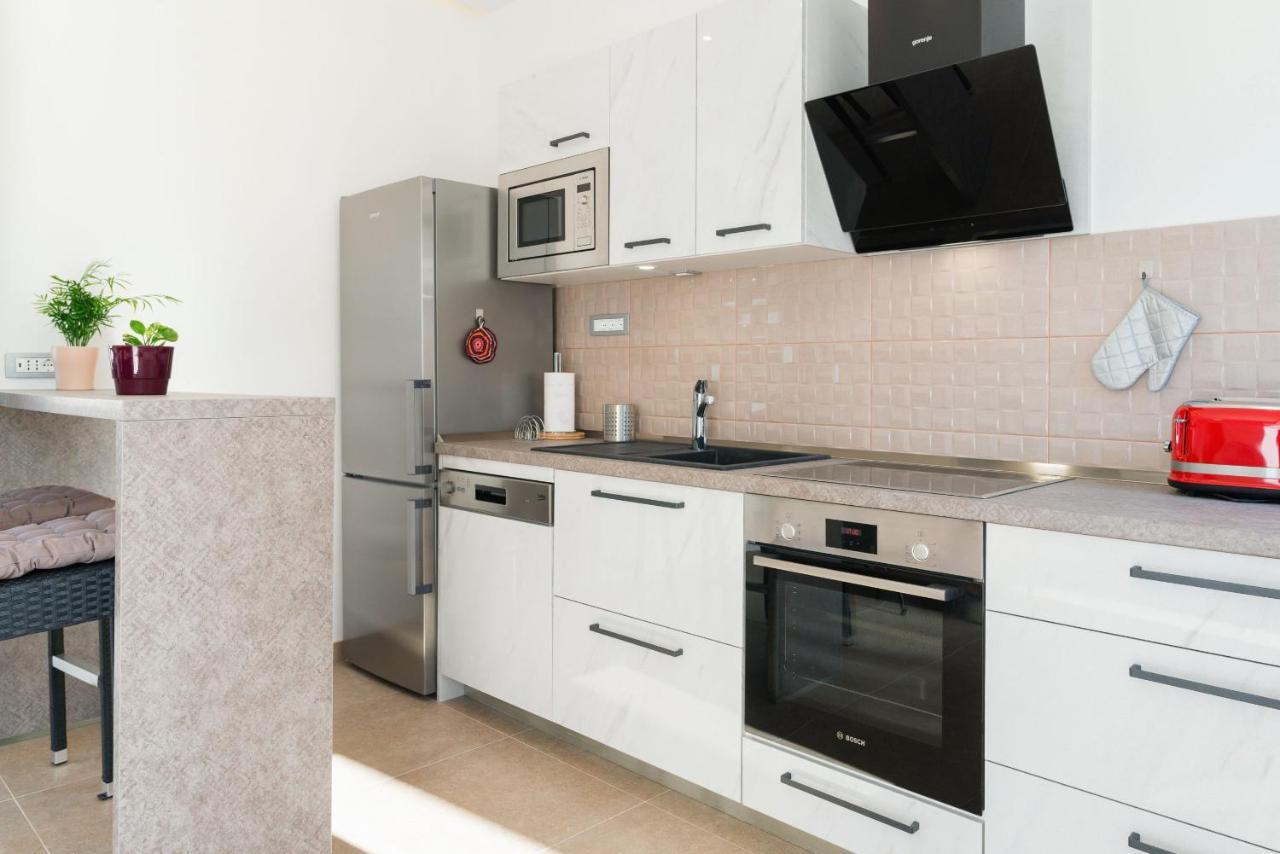 Beach Residences Caroline Χβαρ Εξωτερικό φωτογραφία